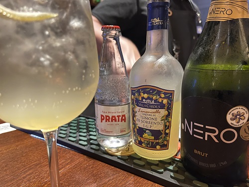 Conheça o Limoncello Spritz, o refrescante drinque que está em alta