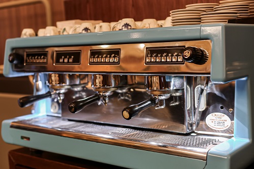 HORA DO CAFÉ: NOSSOS GRÃOS SÃO ESPECIAIS, E MOÍDOS NA HORA