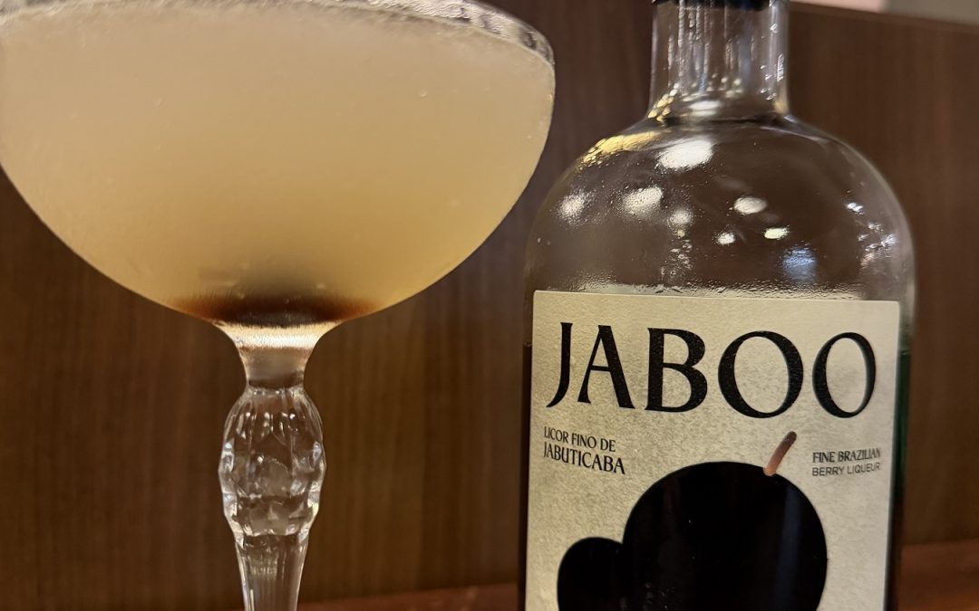 SABORES DO BRASIL: VENHA CONHECER O AVIADOR, UM NOVO DRINQUE COM DELICIOSO LICOR DE JABUTICABA